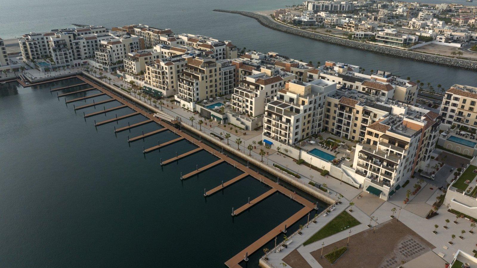 Long-Term Value of Waterfront Properties in Dubai: A Strategic Investment Perspective