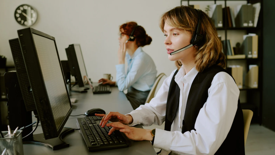 The Advantages of Multilingual Call Center Support for Global Growth